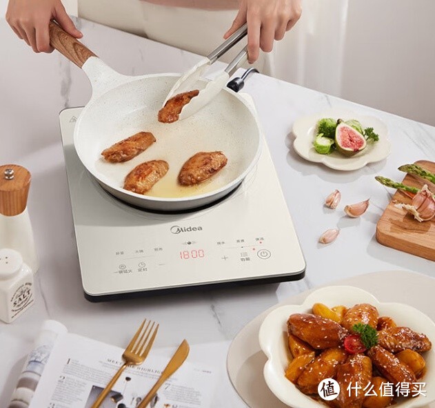 美的（Midea）电磁炉MC-E22B22A：一体玻璃面板，多档调节 2200W大功率