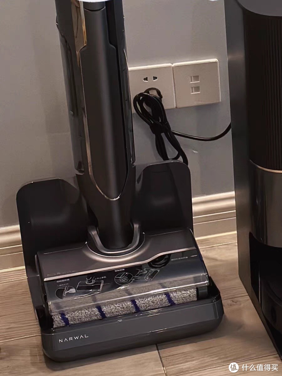 云鲸智能洗地机S1 Max/S1除菌贴边自清洁拖吸一体机是一款非常出色的家居清洁设备。