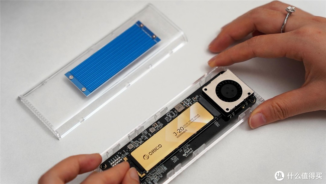 苹果内存嫌贵？奥睿科J20 SSD+USB4硬盘盒平替！网友：这便宜多了