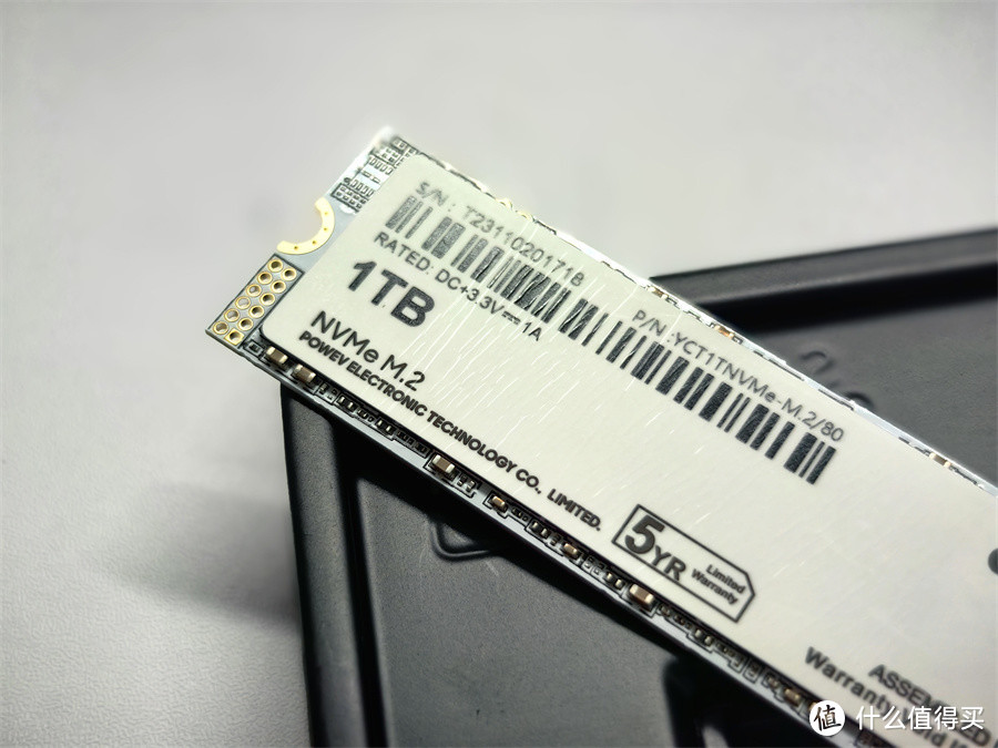 其他品牌不明白，面对闪存紧缺和涨价风潮，光威弈PCIe4.0 SSD却没跟风狂涨，究竟为哪般