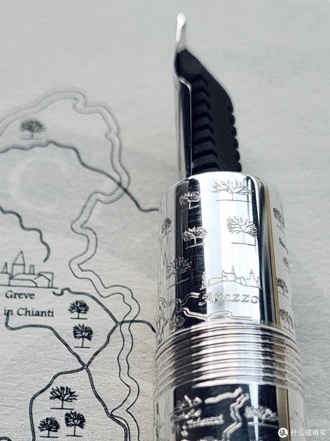 高级钢笔独有的特征：不怕纯银贵金属，就怕笔握雕地图