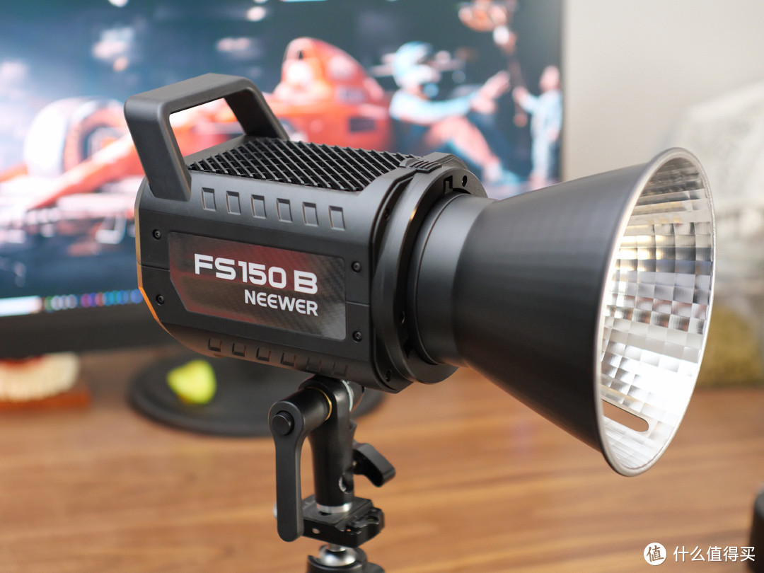 小白用户如何入手自己的第一台专业摄影灯，低成本实现高品质的摄影表现，纽尔FS150B双色温摄影灯
