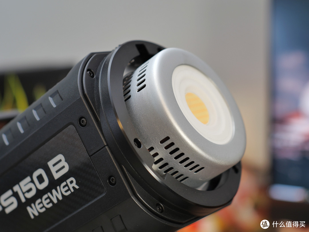 小白用户如何入手自己的第一台专业摄影灯，低成本实现高品质的摄影表现，纽尔FS150B双色温摄影灯