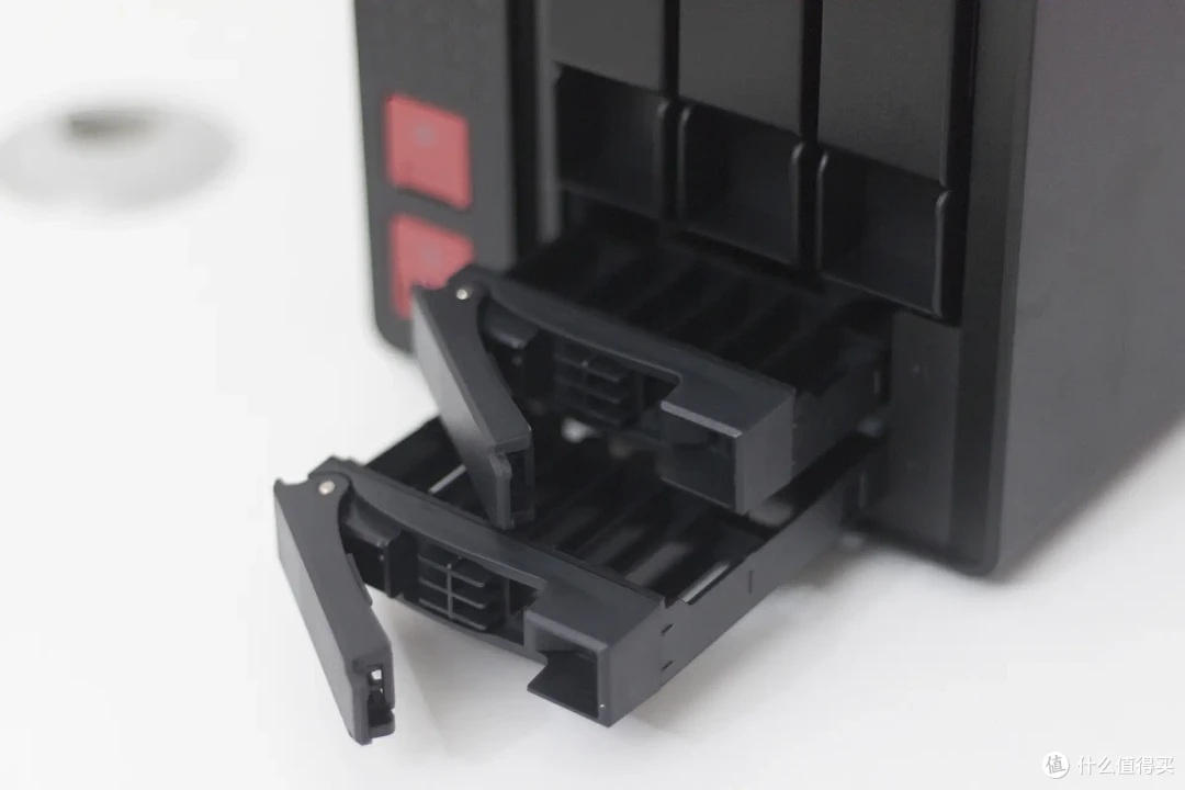 威联通NAS打造家用All in One,实现NAS+软路由OpenWRT+虚拟机+影音服务器,一机多用/威联通TS-564开箱