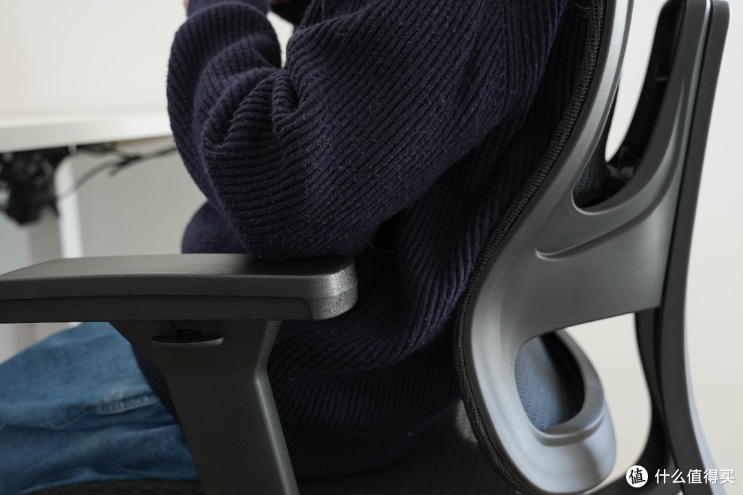 久坐护腰很重要，胜一人体工学椅入手半月，办公轻松不少