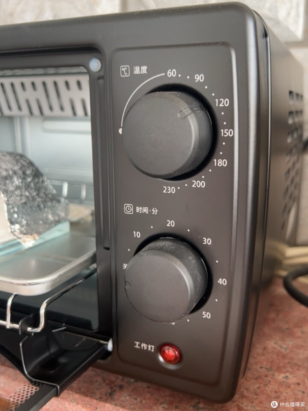 美的迷你小烤箱 t1-108b:实用与美观的完美结合