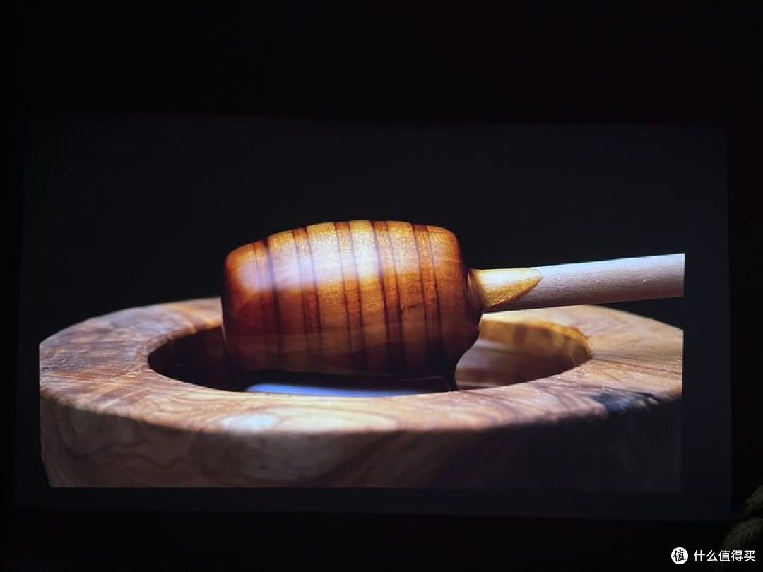 超短焦投影仪哪款好？极米M1超短焦投影仪值得入手吗？极米超短焦艺术投影M1测评分享~