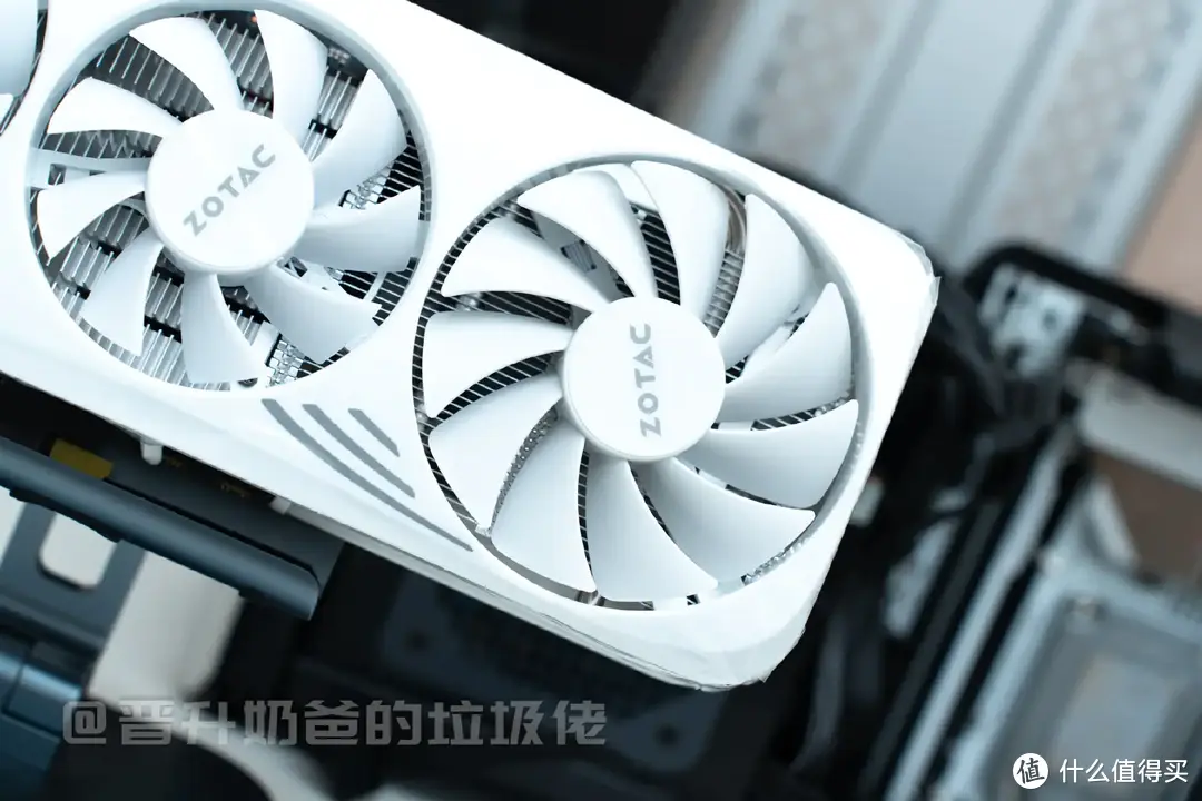 高频D5内存能提升游戏性能吗？索泰RTX4060月白&海盗船铂金统治者7600简单测试