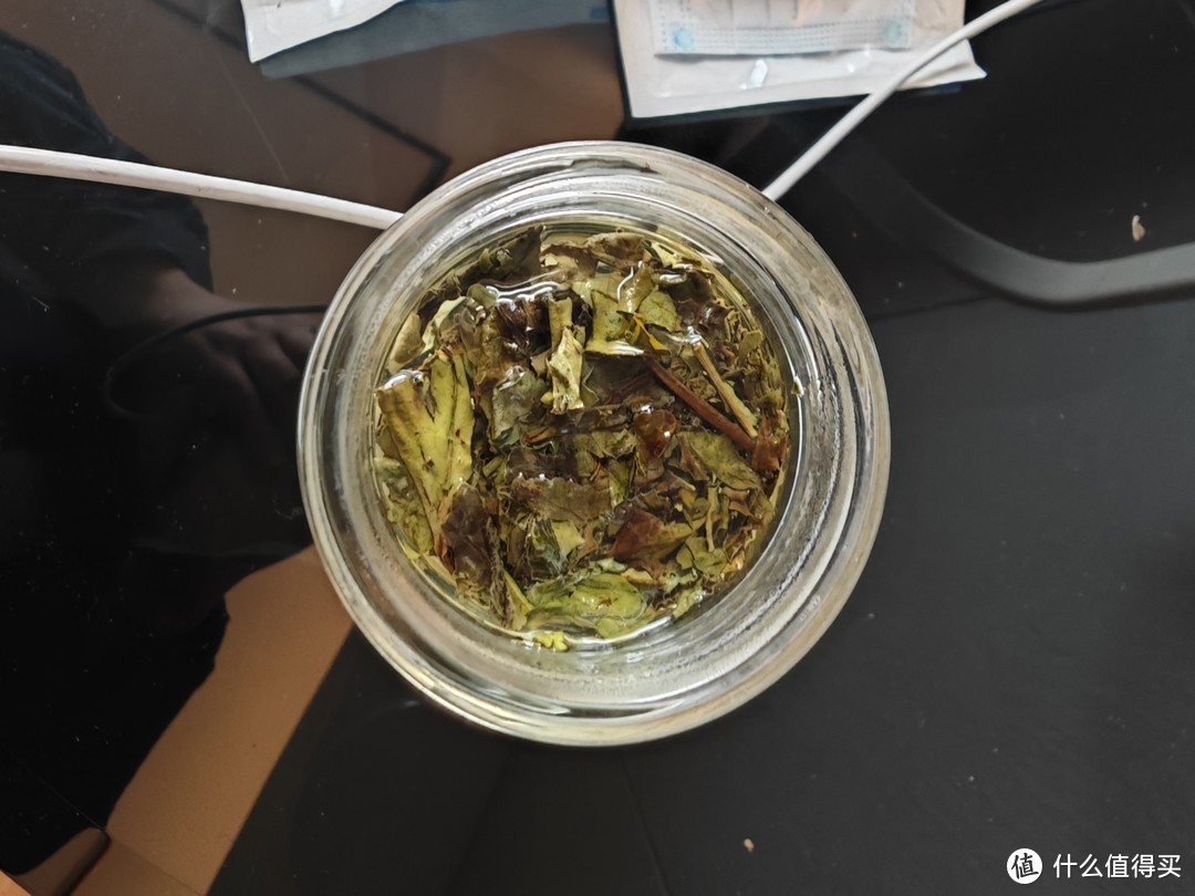 出门了，最让人苦恼的居然是带什么茶，随手在柜子里拿了一包，开个盲盒，反正有的喝