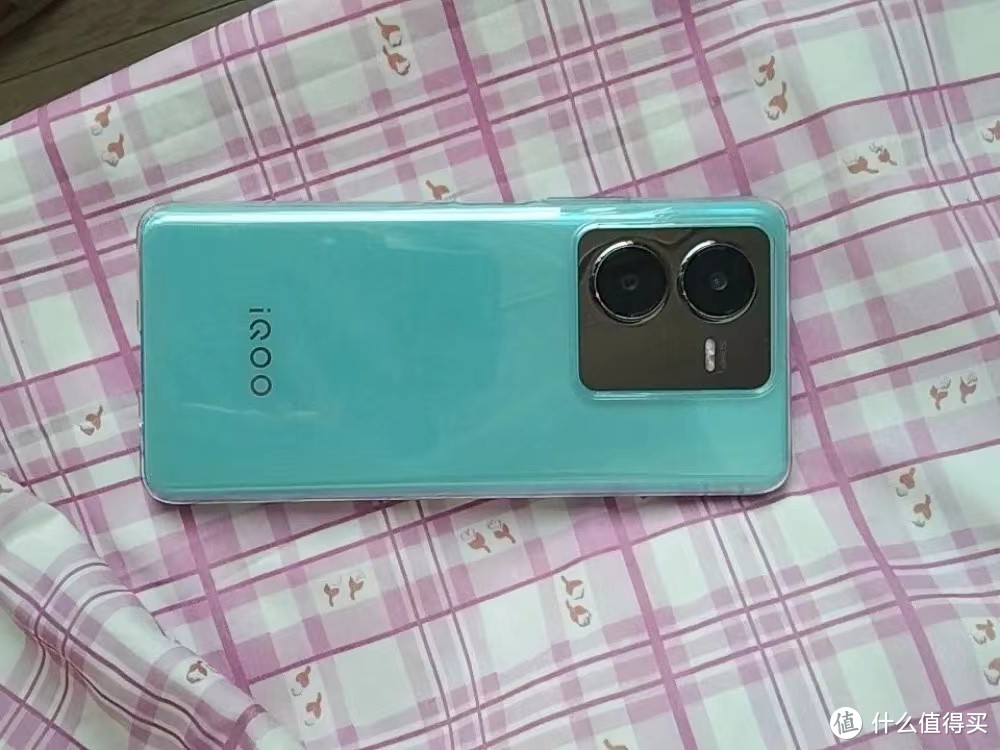 iQOO Z8x：6000mAh+骁龙6Gen1+护眼LCD大屏，仅1049元
