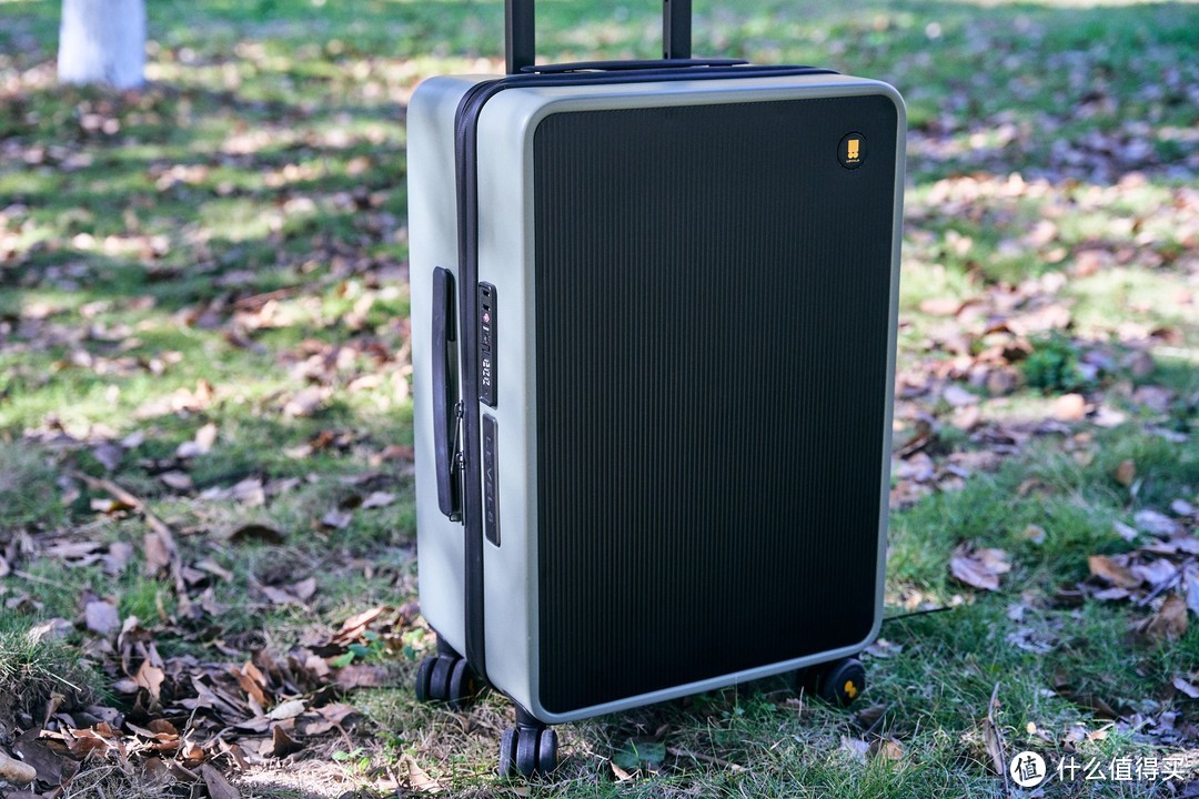 颜值超高的差旅伙伴，地平线8号天生多面系列行李箱很能“装”