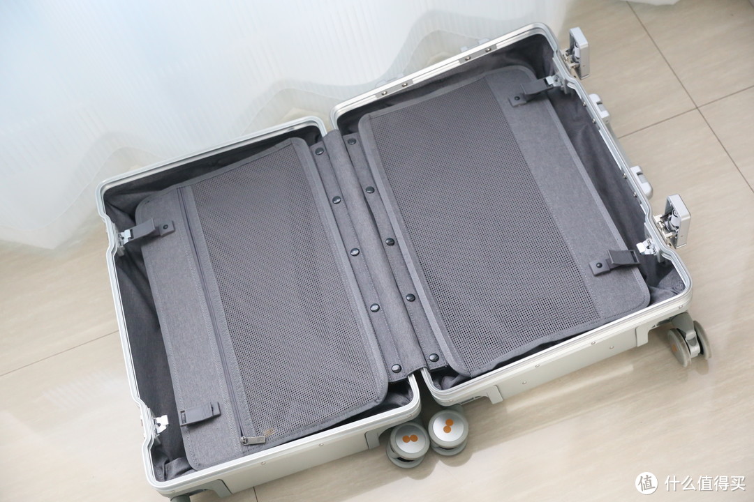 终于买到我心心念的高品质行李箱，地平线8号飞行家登机箱，它真的，我哭死！