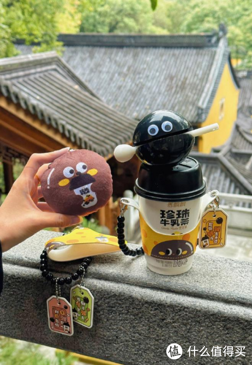 年轻人的潮流秘籍：寺庙遇见香飘飘珍珠牛乳茶！乐享新生活