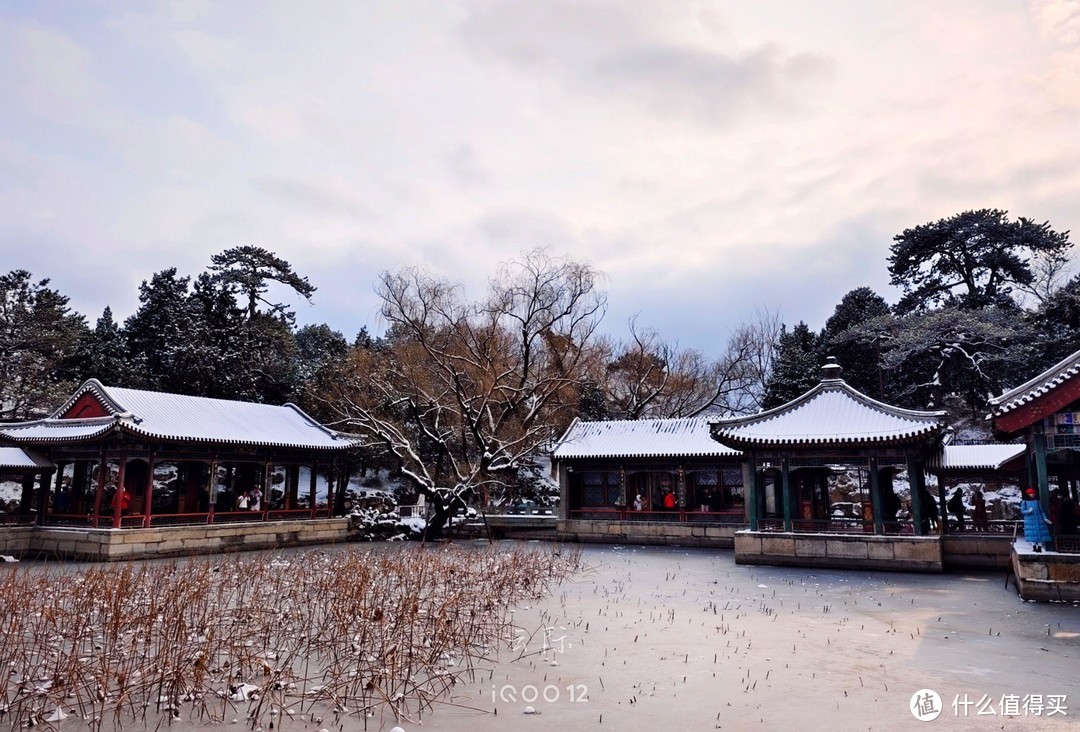 投石问路：用iQOO12手机摄影记录北京谐趣园的雪景