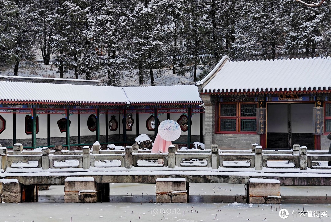 投石问路：用iQOO12手机摄影记录北京谐趣园的雪景