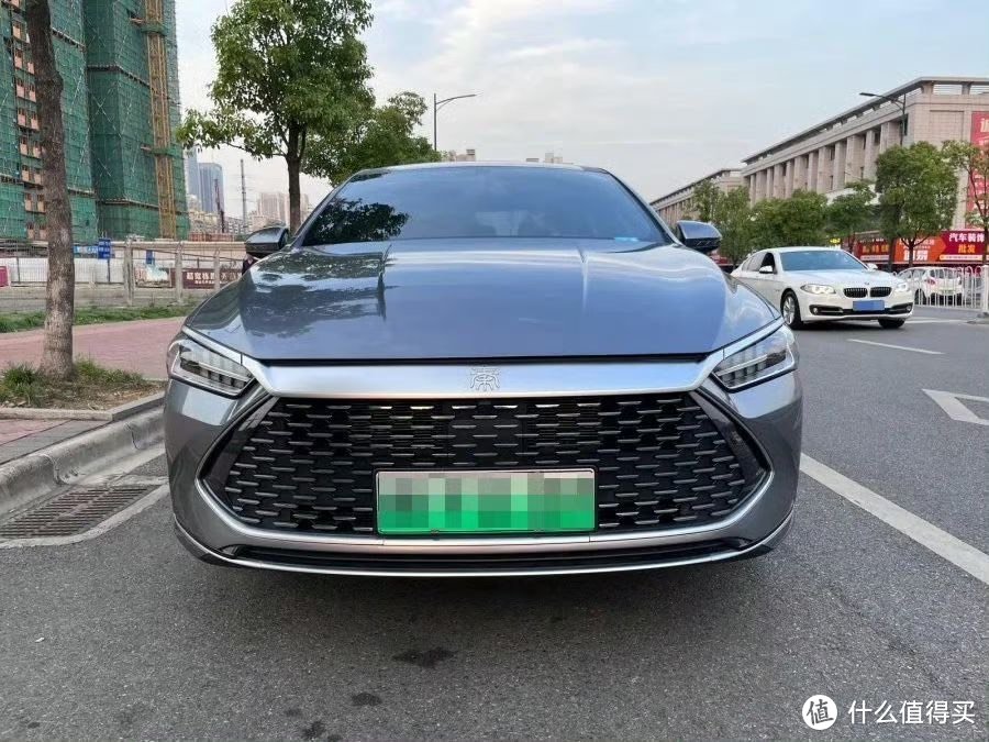 比亞迪秦plusdmi被低估的混動豪車