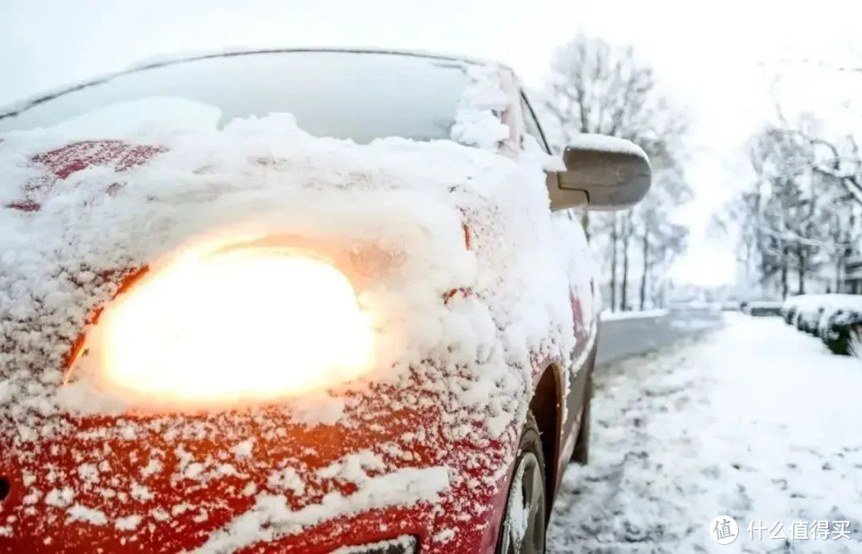 冰天雪地驾车出行，有哪些必须牢记的安全驾驶技巧？