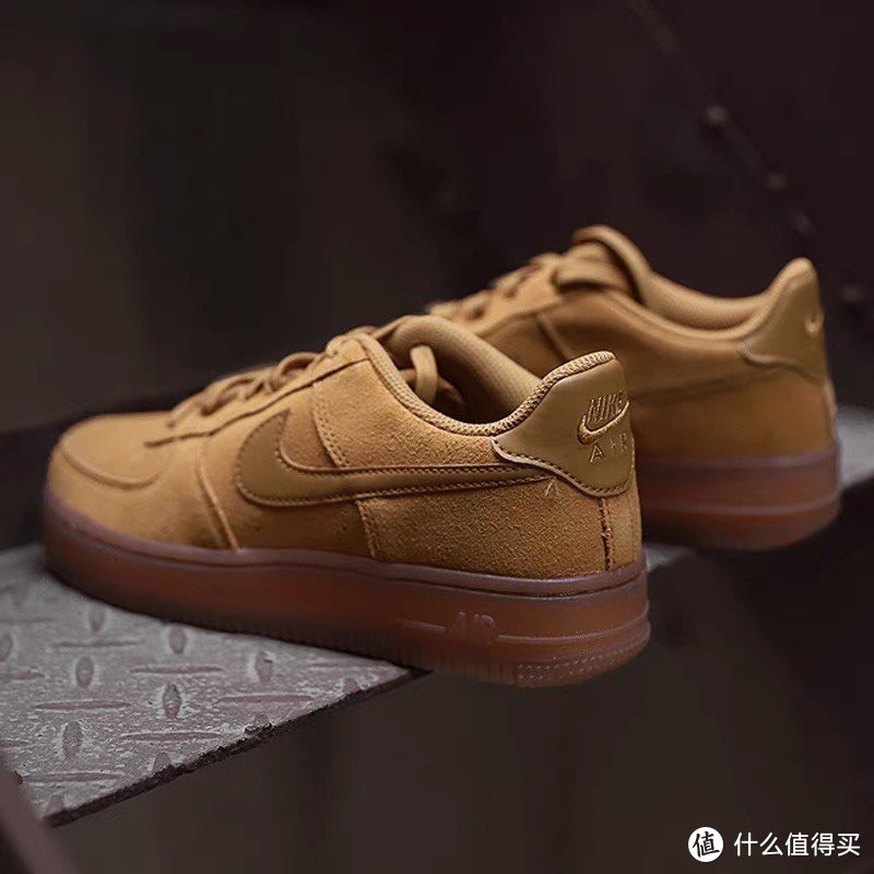 秋冬小麦色，NIKE AIR FORCE 1 '07 WB引领时尚潮流