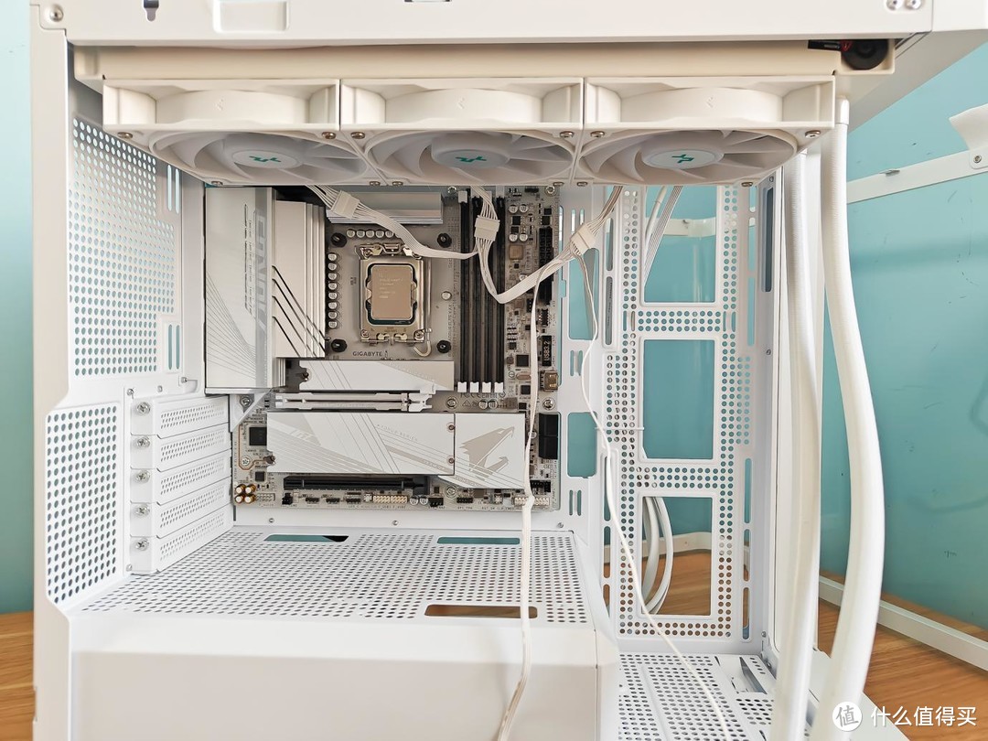 一览无遗全看见，超便宜的热弯玻璃海景房机箱装机实录，乔思伯D300