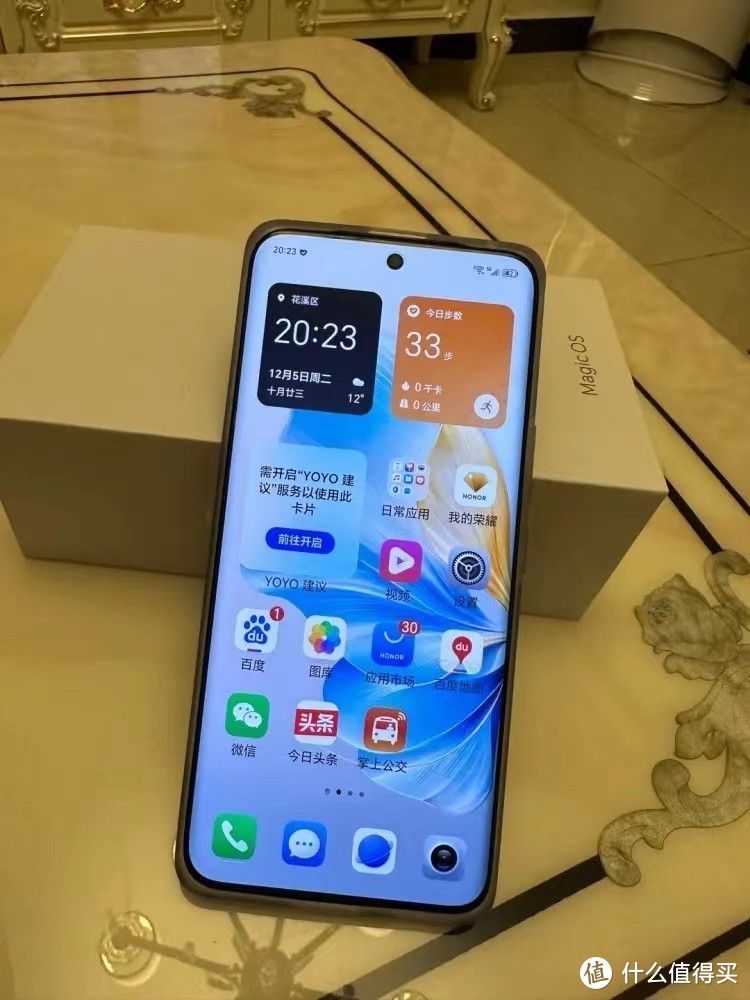 vivo s18和榮耀100都配備了三顆後置攝像頭,主攝都是5000萬像素,vivo