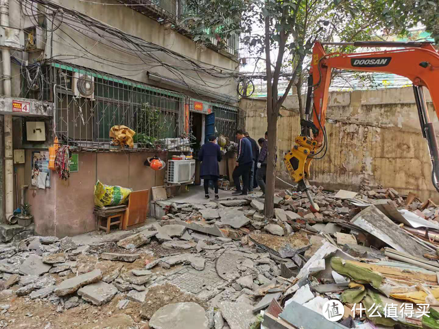 老旧小区又成“香饽饽”了？新规之下，有些城市已经提前开始了