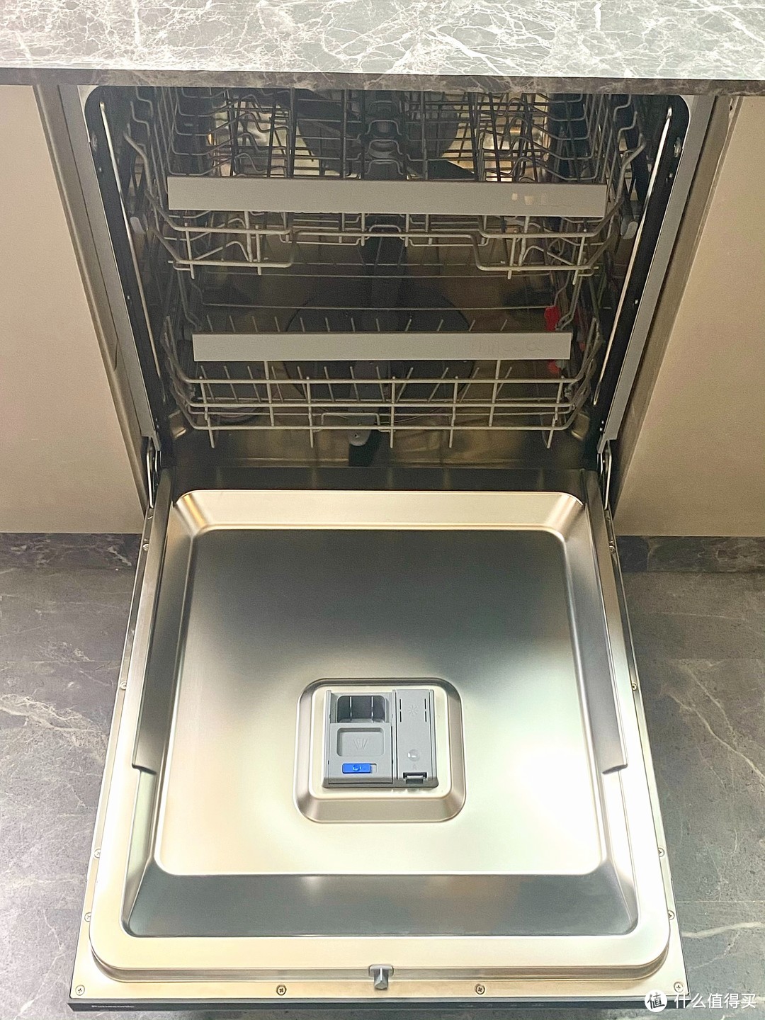松下高温除菌1G5洗碗机：功能全面、使用方便、性能出色的家用洗碗机