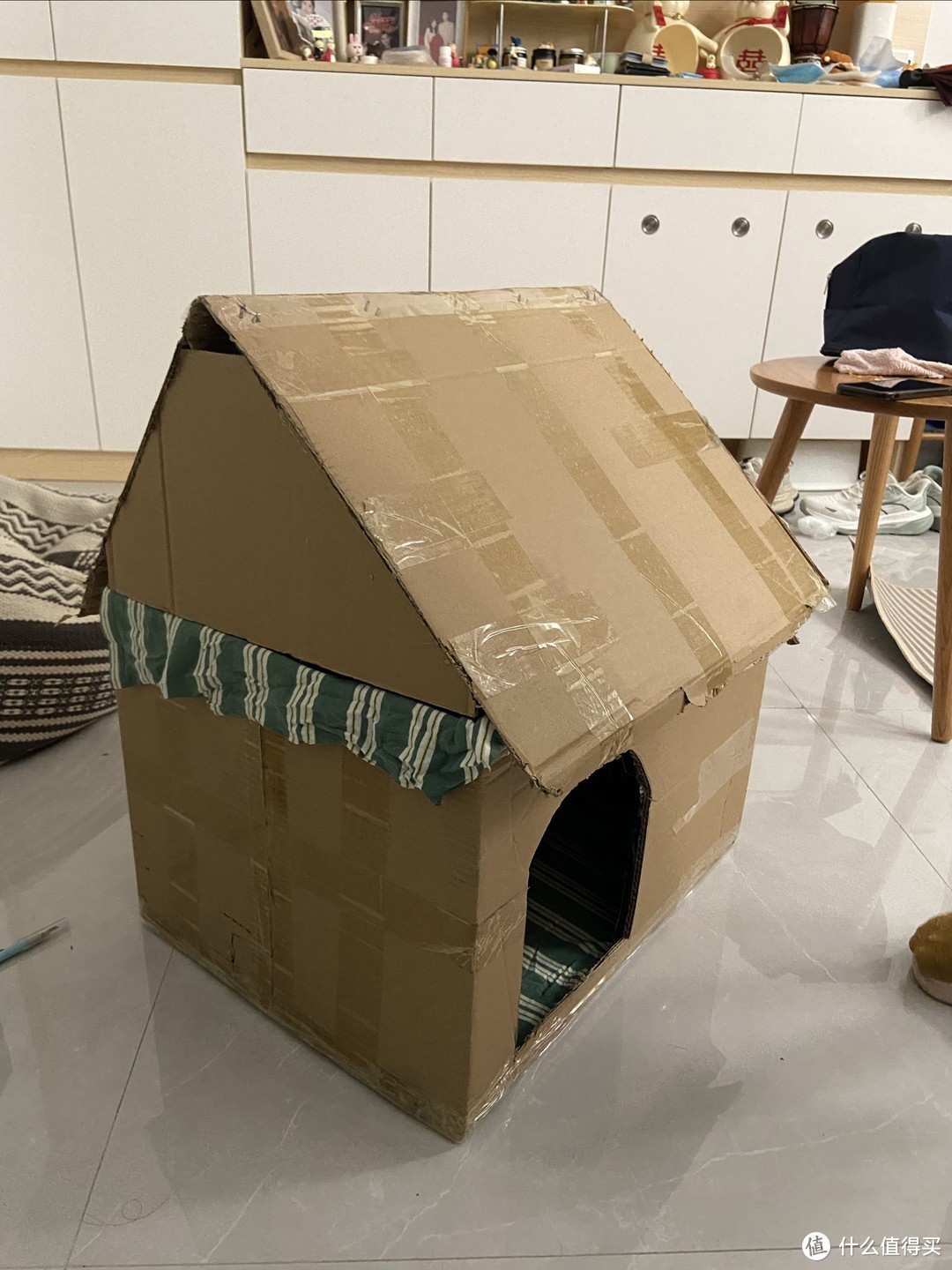自己动手给猫猫做个纸箱猫窝