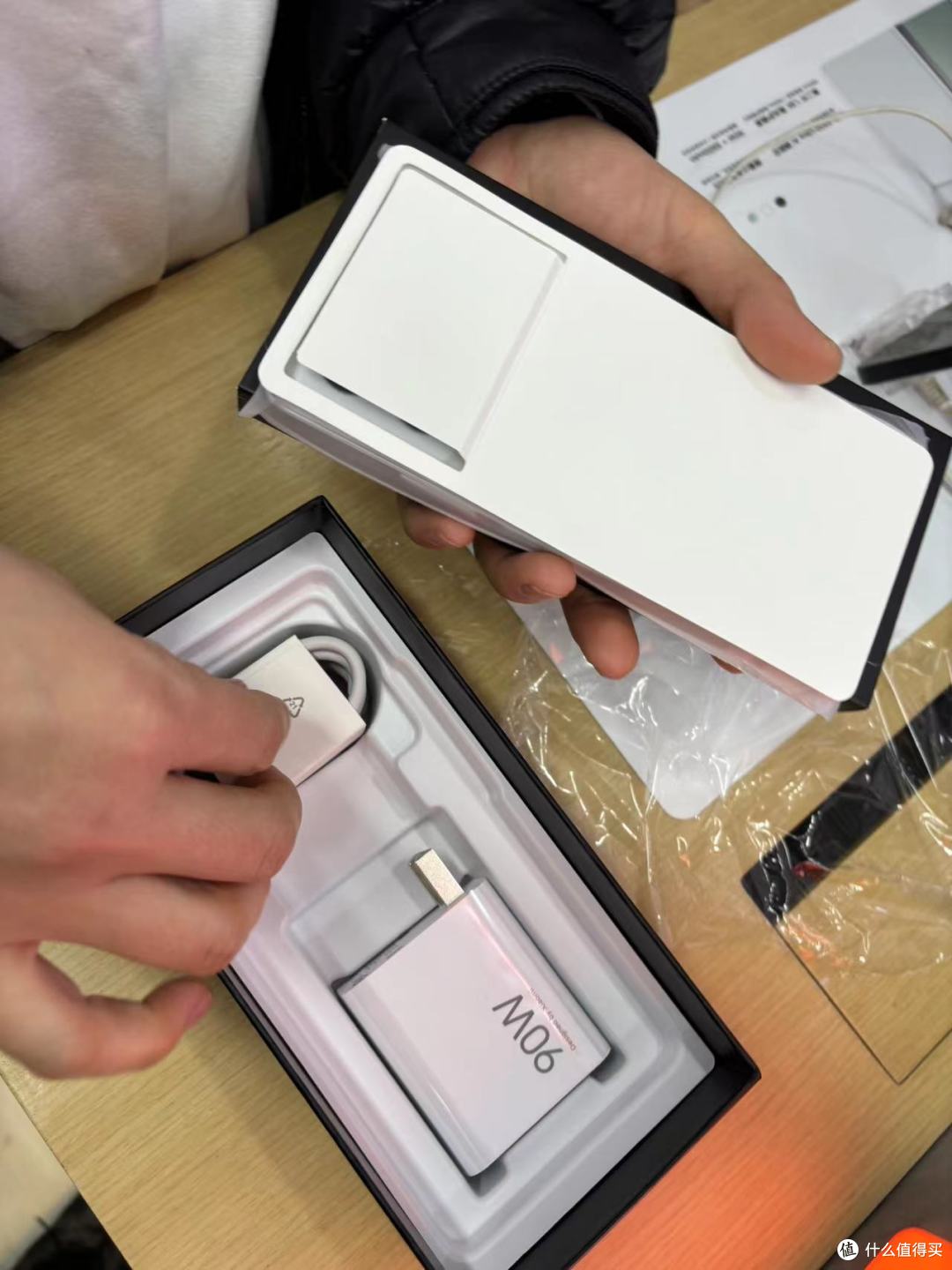 手握红米摘星辰k70e端给自家人