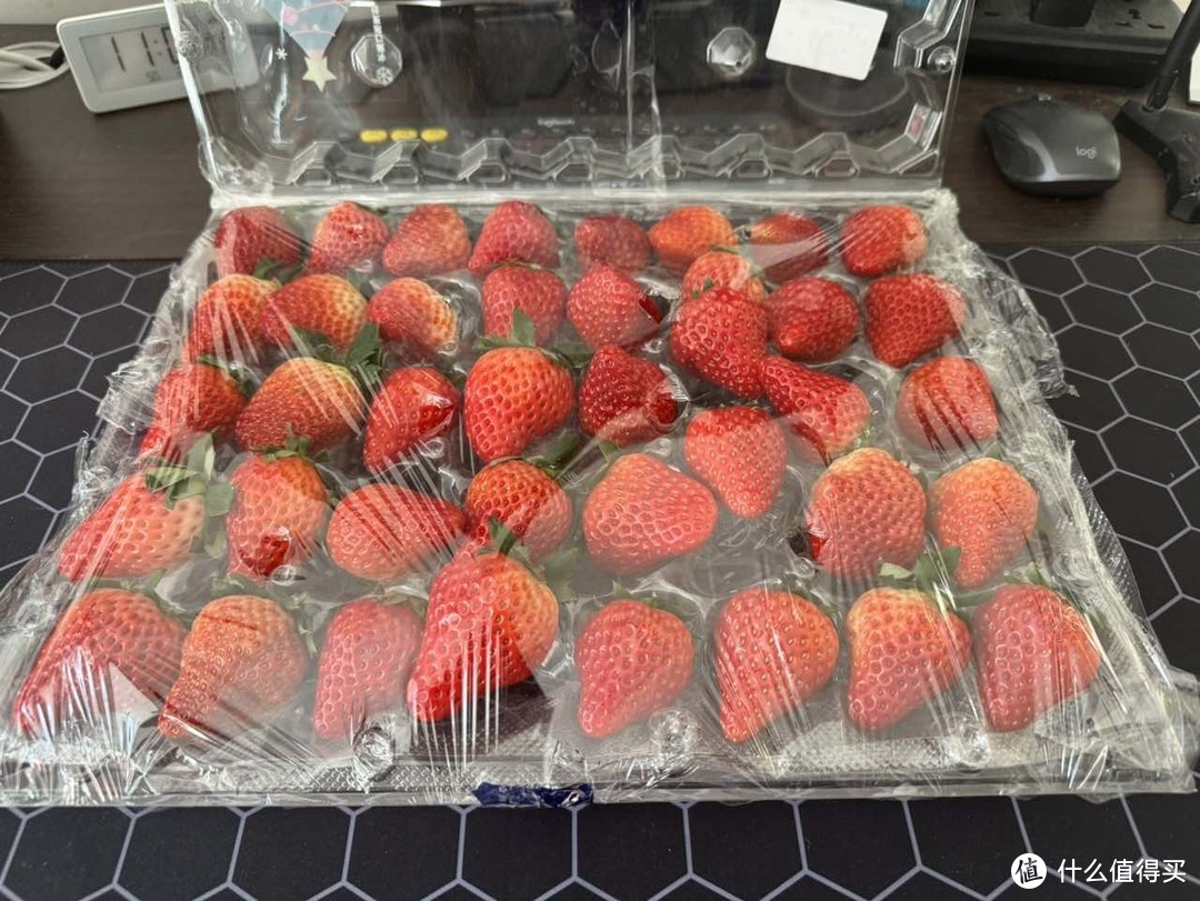 寒风虽冷，吃心依旧，冬季你最喜欢的水果是什么，我的回答是草莓