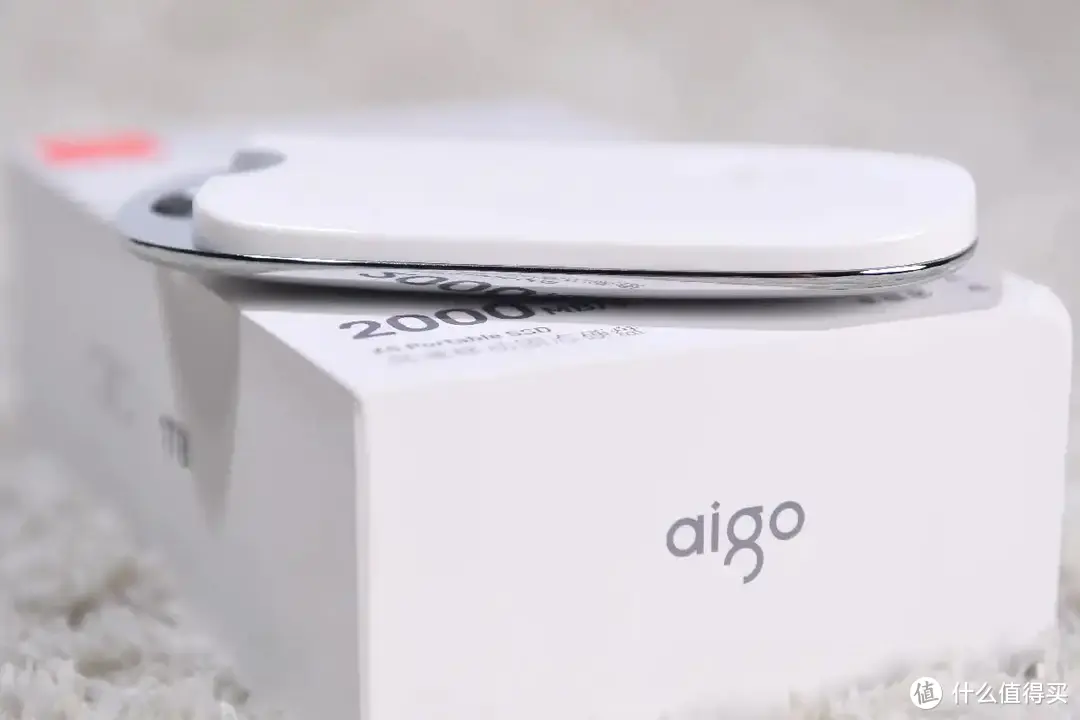 给用机械移动硬盘的朋友一个小建议！就是上手aigo Z5移动固态硬盘