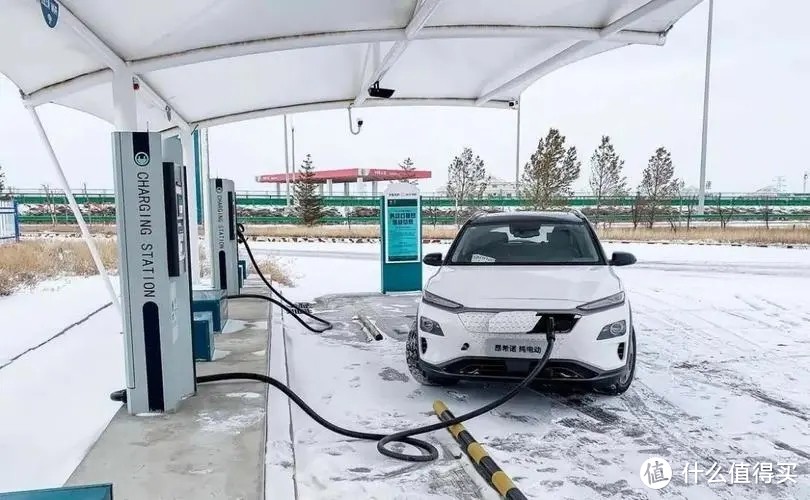 一场来自西伯利亚的寒潮，让新能源取代燃油车，成了一句笑话！