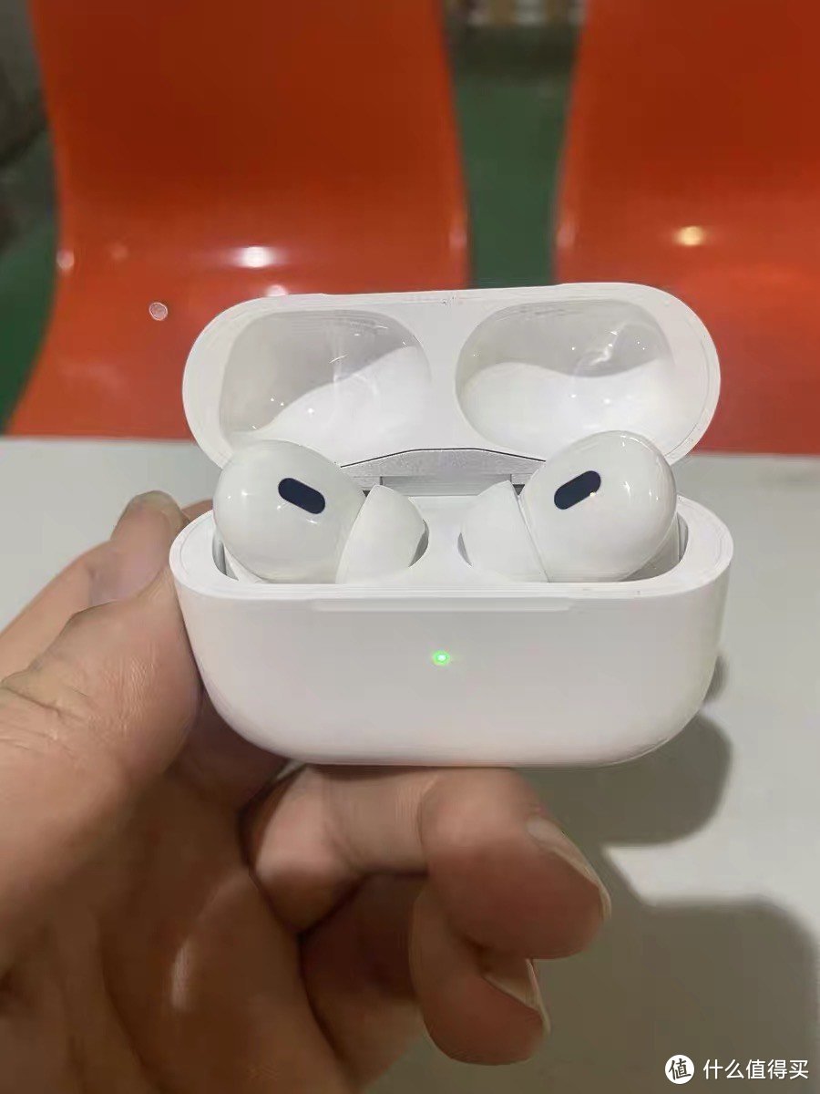 苹果 AirPods 系列蓝牙降噪耳机：让你的聆听世界更加美好!