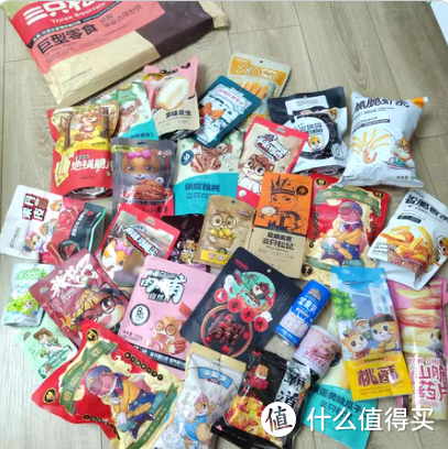 三只松鼠巨型零食大礼包：品尝海量美食，畅享超值体验!