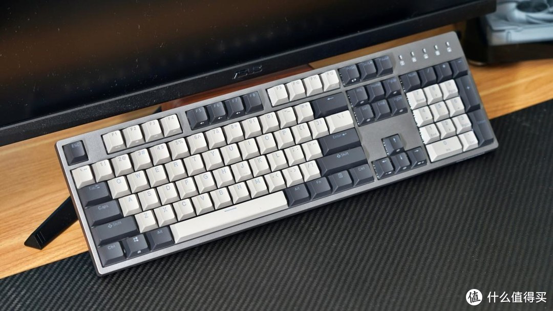 cherry原厂轴可热插拔：经典机械键盘杜伽K310 V2星空版体验
