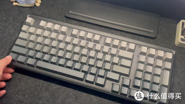不只是一款机械键盘，侧刻渐变，达尔优A98专业版带来全新视觉感受，打造个性专属！