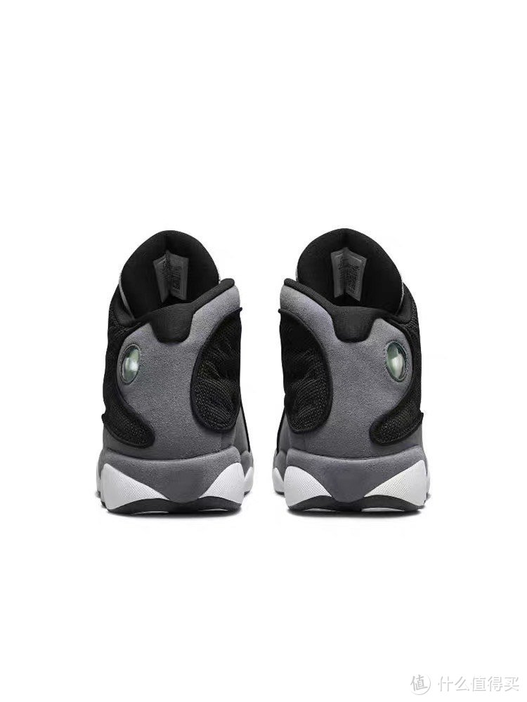 《黑豹归来：Air Jordan 13 Retro男子运动鞋的传奇之旅》