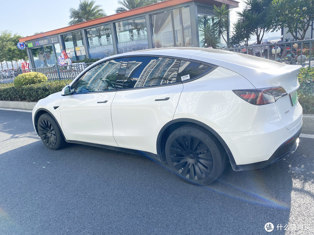 特斯拉 model Y 提车半年，一些看法及20款配件好物分享