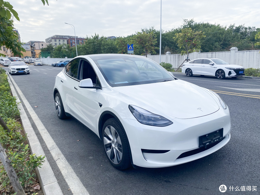 特斯拉 model Y 提车半年，一些看法及20款配件好物分享