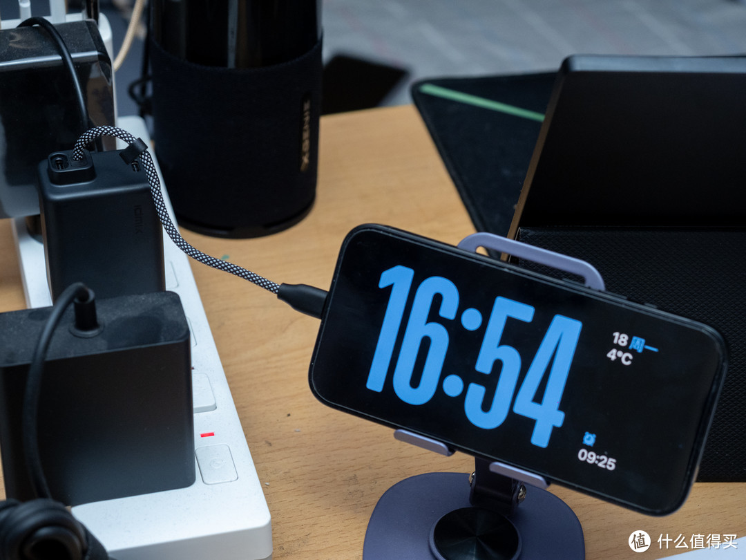 iPhone 15 Pro旅行绝配？idmix三合一旅行充