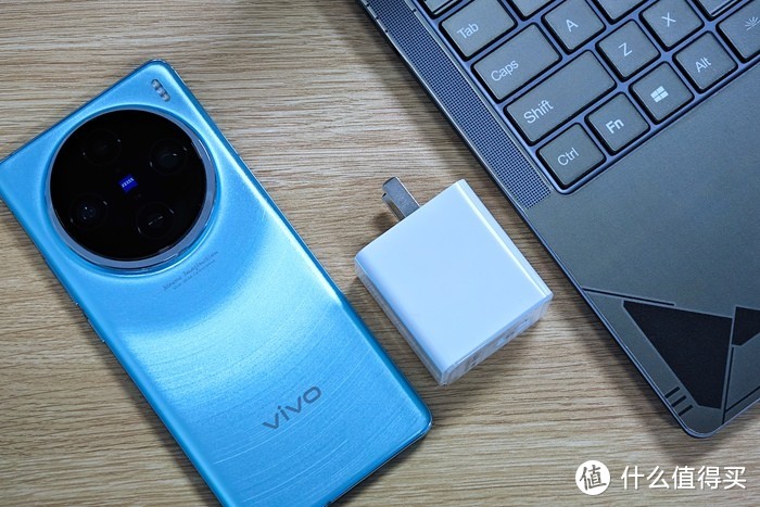 vivo 45W双口氮化镓充电器：强兼容、好携带，双口皆快充