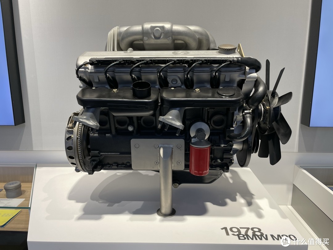 读书行路 篇十一:宝马博物馆的发动机