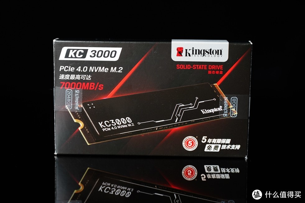 固态为金士顿的KC3000 PCIe4.0 2TB，顺序读写速度均能达到7000MBps