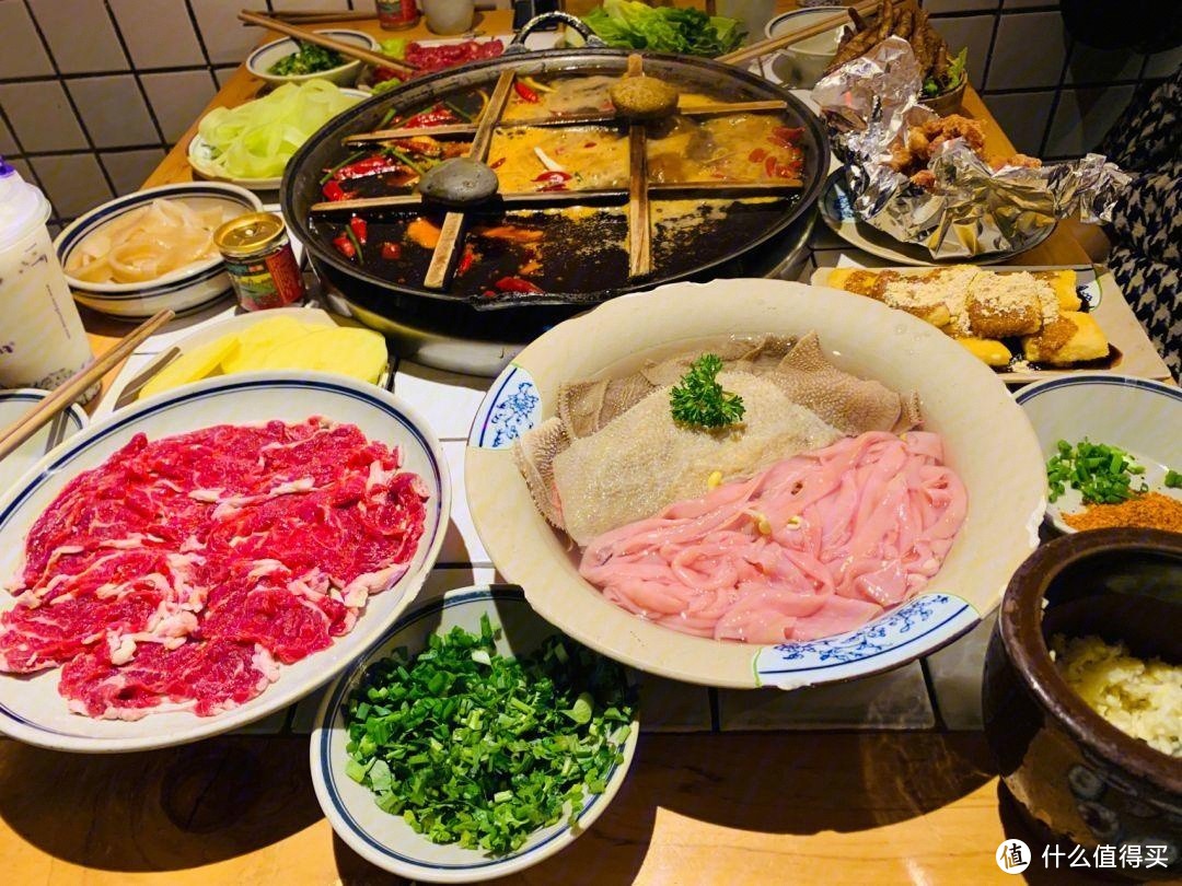 火锅，传承千年的中国美食与文化象征