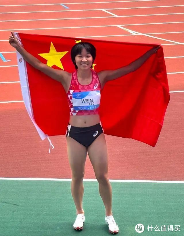 10月25日，文晓燕在杭州亚残运会女子200米T37级决赛中夺冠。中国残疾人体育运动管理中心供图