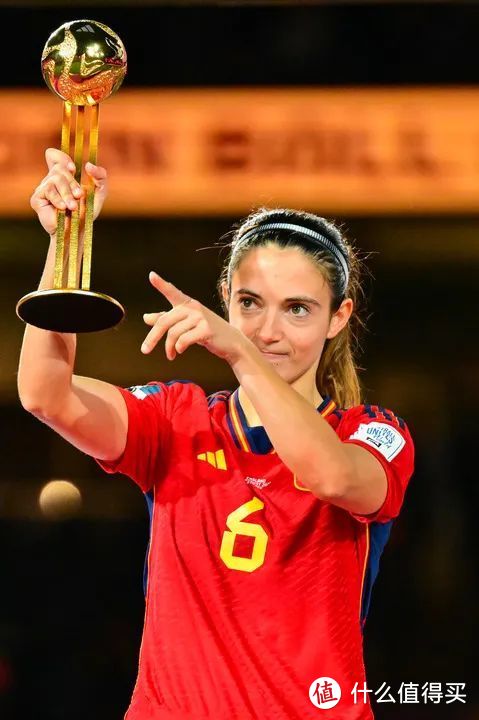 8月20日，艾塔纳·邦马蒂在2023年女足世界杯颁奖仪式上。朱炜 摄