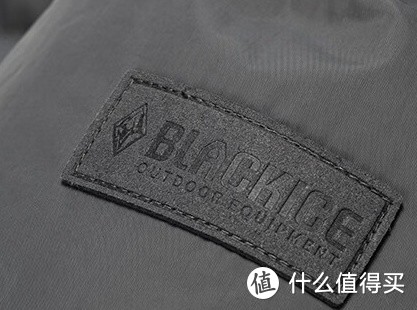 黑冰（BLACKICE） 男士活帽保暖羽绒服——冬季保暖的时尚选择