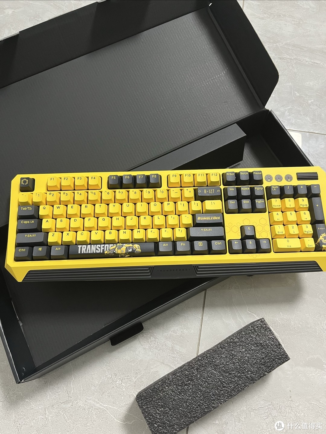 雷神KG804R大黄蜂联名版游戏机械键盘