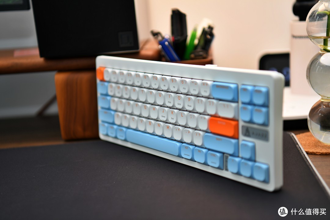 颜值与实力并存：黑爵双模机械键盘AKL680