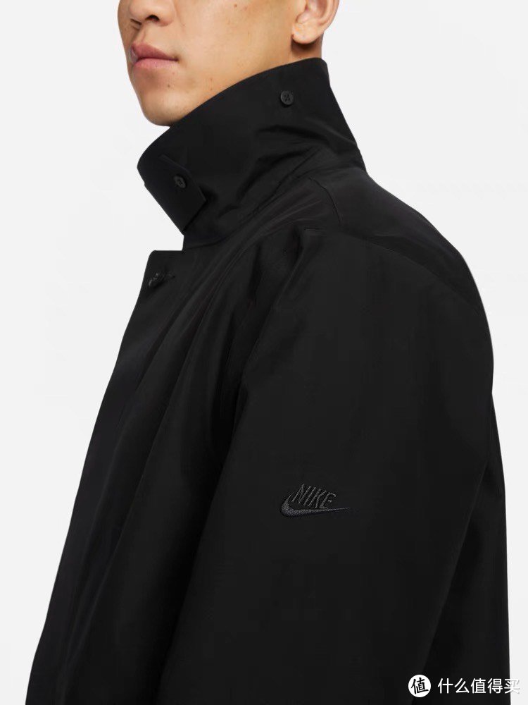 Nike Sportswear Storm-FIT ADV GORE-TEX 男子防风防水外套硬壳冲锋衣——无惧风雨，彰显时尚型格