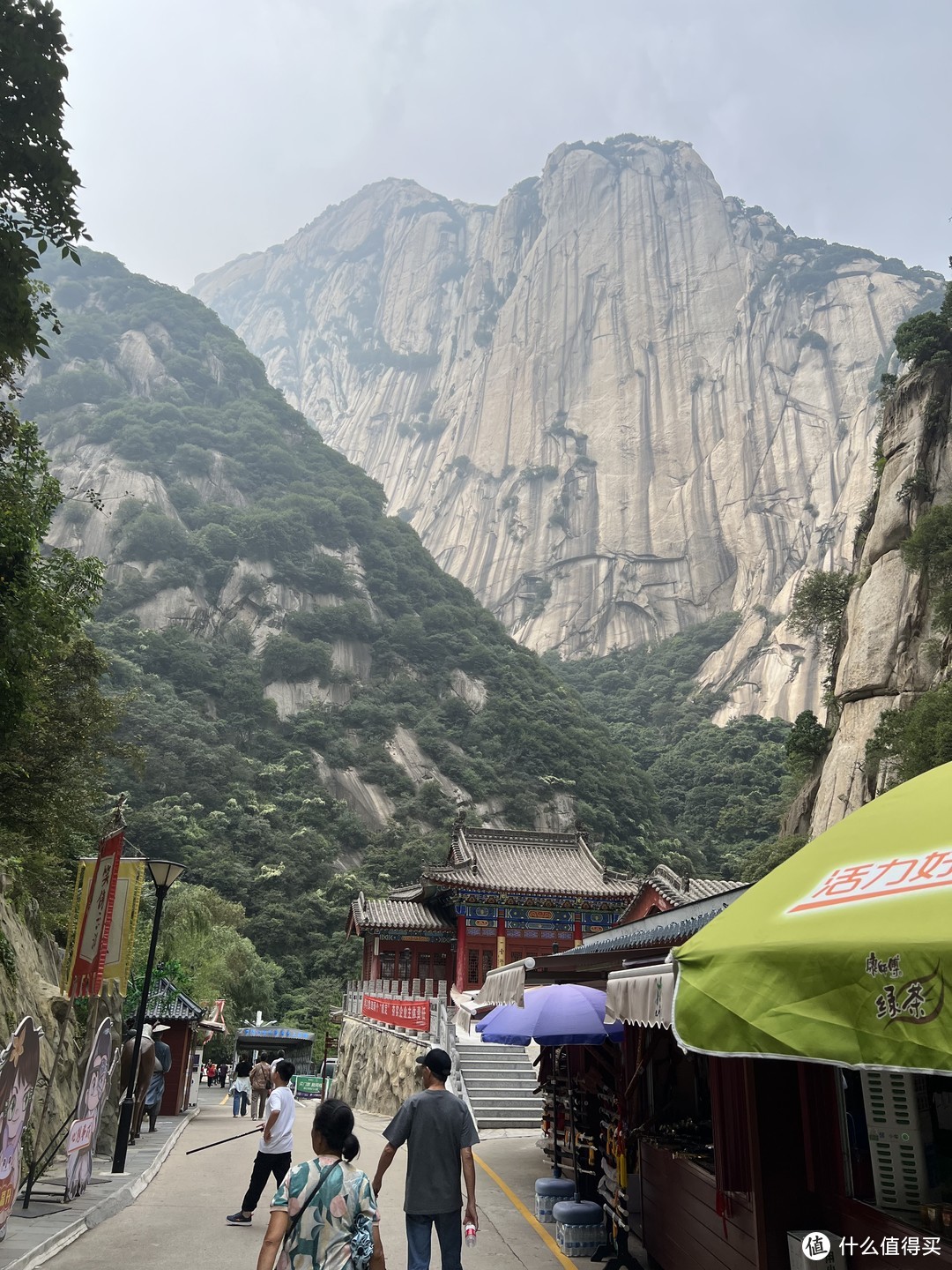 险峻的华山，第一次看到这么大的光秃秃的石头山很震撼